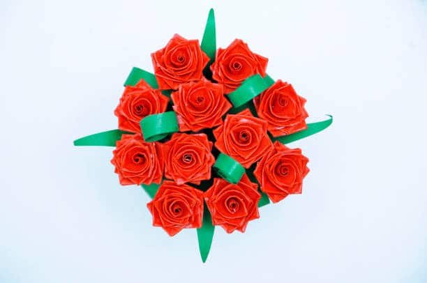 Buquê de noiva original: flores feitas de origami