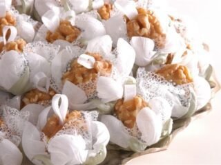 Doces finos para casamento: cestinha de nozes