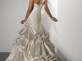 Vestido de noiva off white: flores e bordados