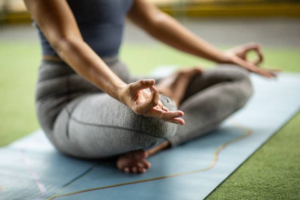 10 posições de Yoga para aliviar o stress e ansiedade