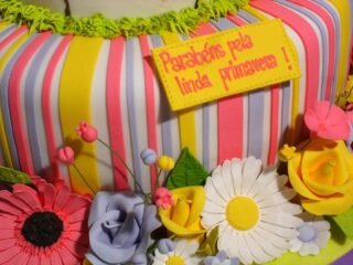 bolo-com-detalhes-de-flores-lis-fonseca