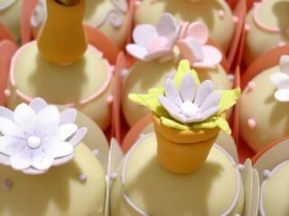 trufas-decoradas-com-vasinhos-da-lis-fonseca